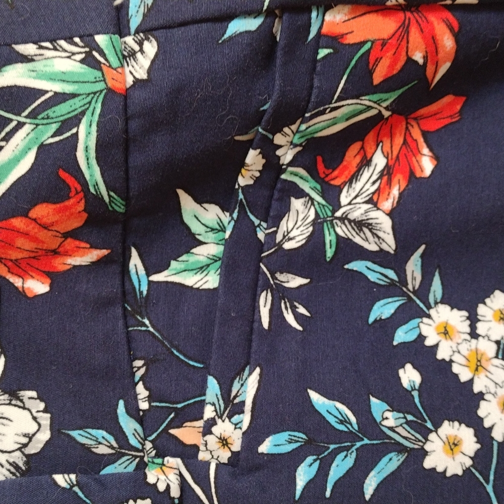 Roz & Ali floral print pants. Size 16W - Picture 4 of 12